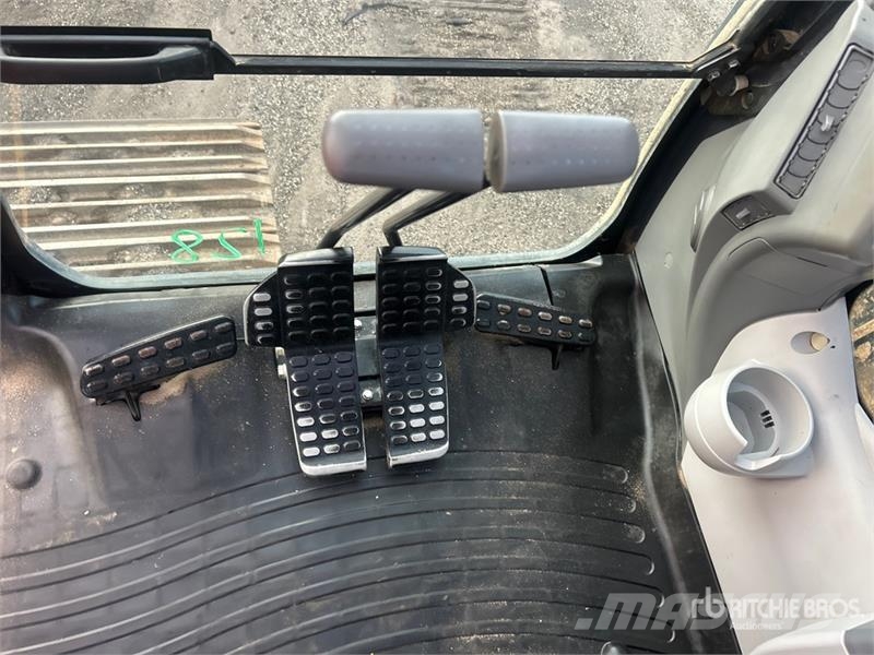 John Deere 470G LC Tracked Excavator حفارات زحافة