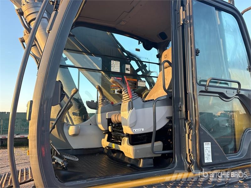 John Deere 470G LC Tracked Excavator حفارات زحافة