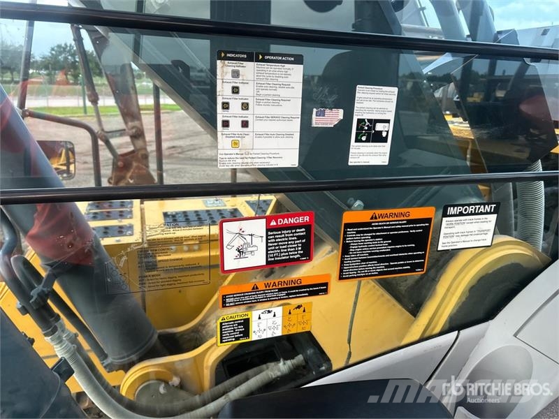 John Deere 470G LC Tracked Excavator حفارات زحافة