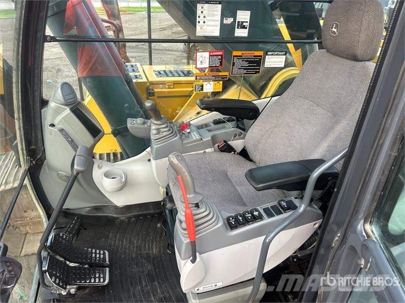 John Deere 470G LC Tracked Excavator حفارات زحافة