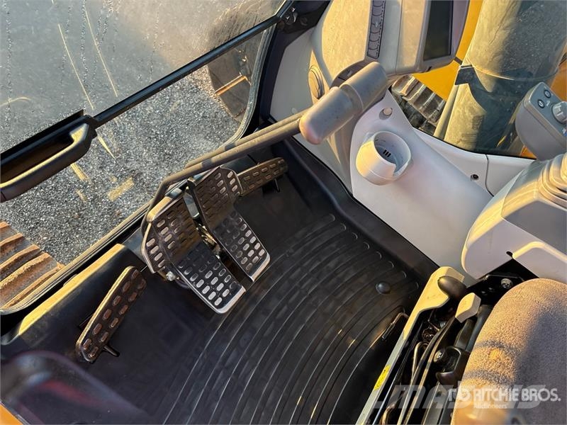 John Deere 470G LC Tracked Excavator حفارات زحافة