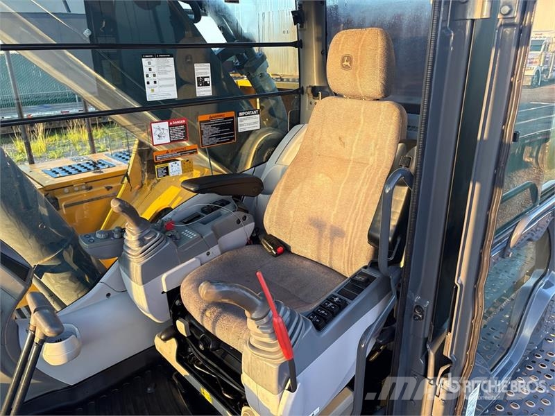 John Deere 470G LC Tracked Excavator حفارات زحافة