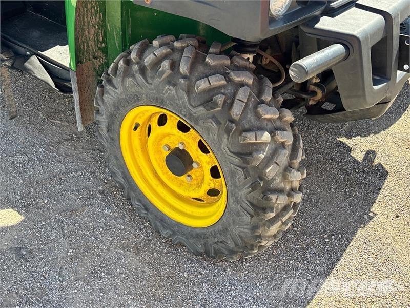 John Deere 4x4 Utility Vehicle ماكينات منفعة عامة