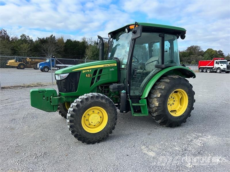 John Deere 5075E Compact tractors
