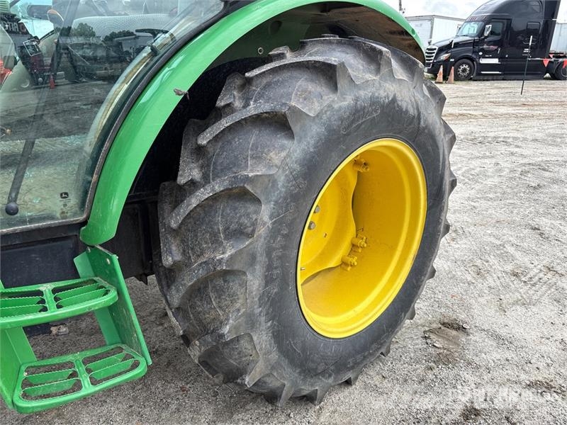 John Deere 5075E Kompakttraktorer