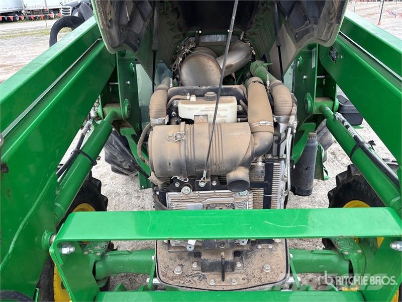 John Deere 5075E Compacttrekkers