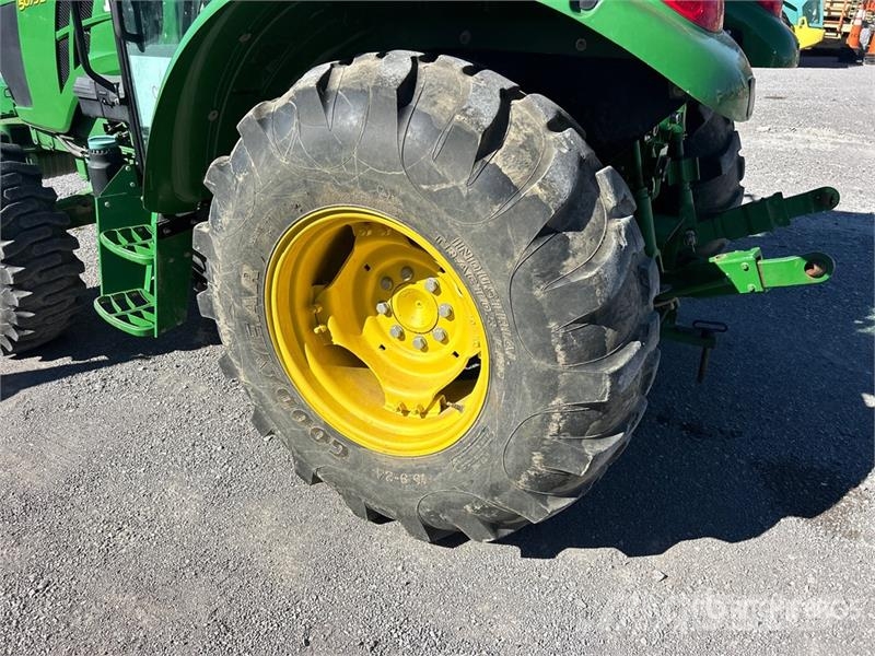 John Deere 5075E Compacttrekkers