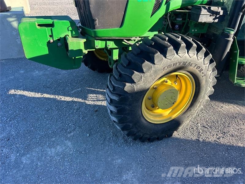 John Deere 5075E 小型曳引機