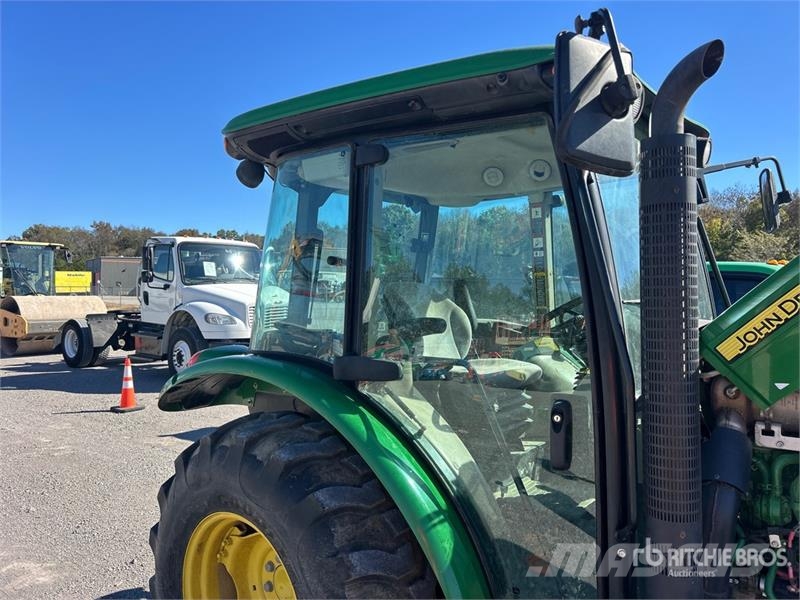 John Deere 5075E Compacttrekkers