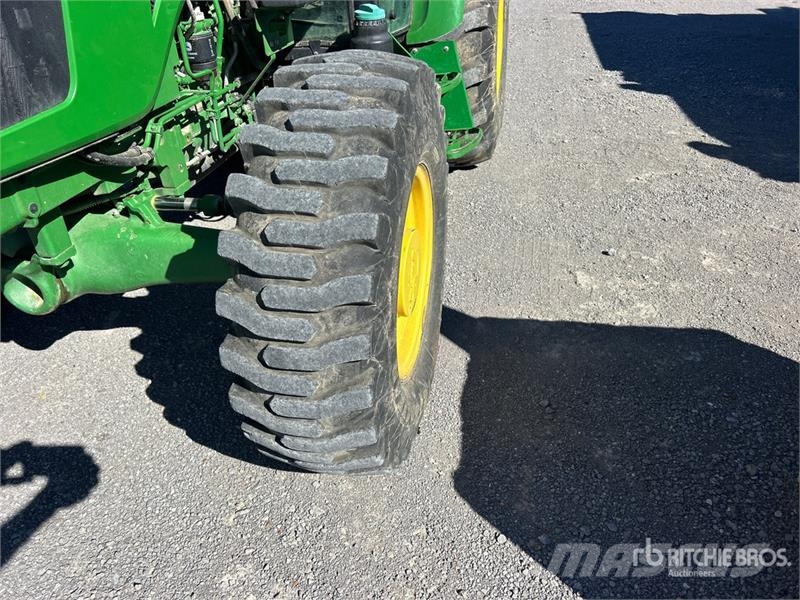 John Deere 5075E Compacttrekkers