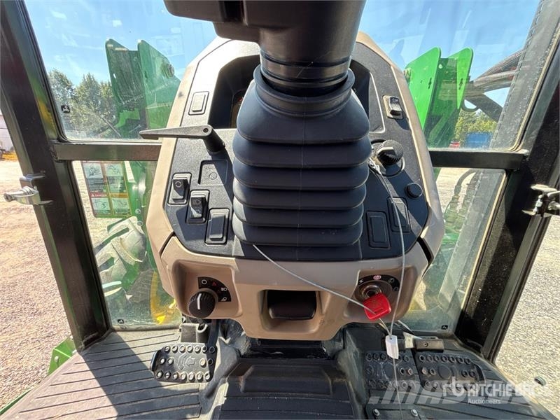 John Deere 5075E Compacttrekkers