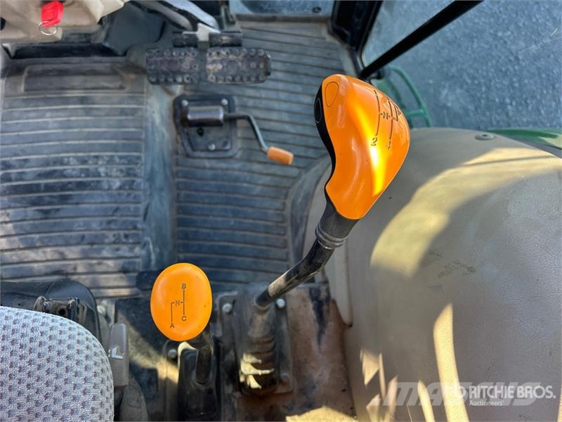 John Deere 5075E 小型曳引機