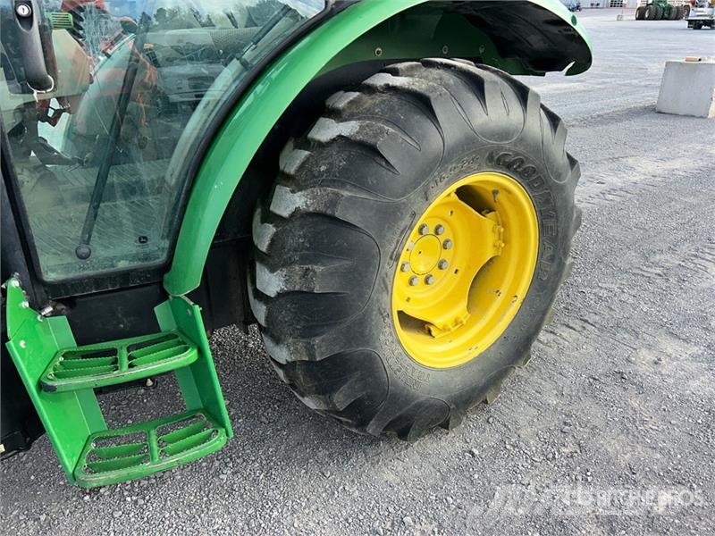 John Deere 5075E Compact tractors