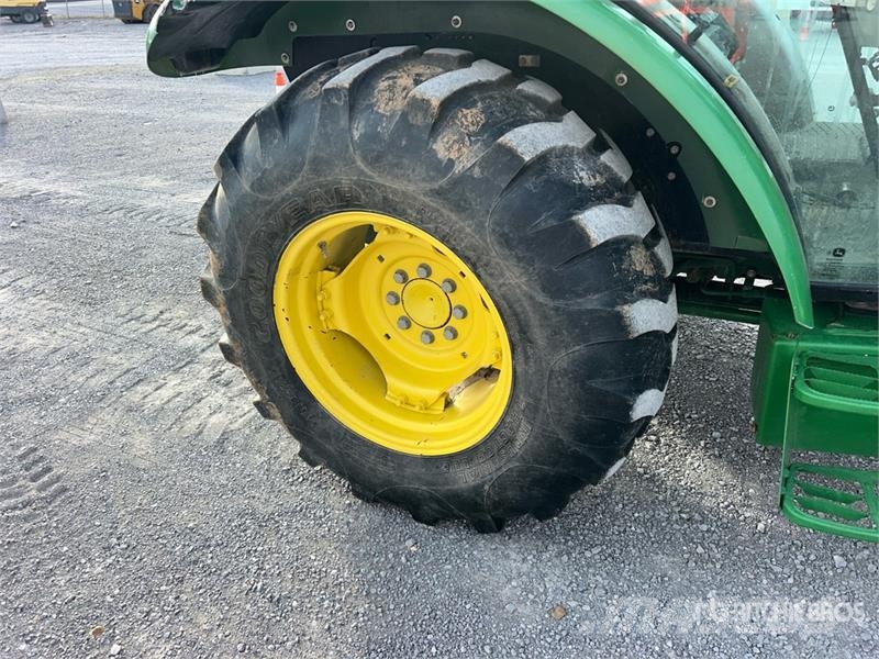 John Deere 5075E Compact tractors