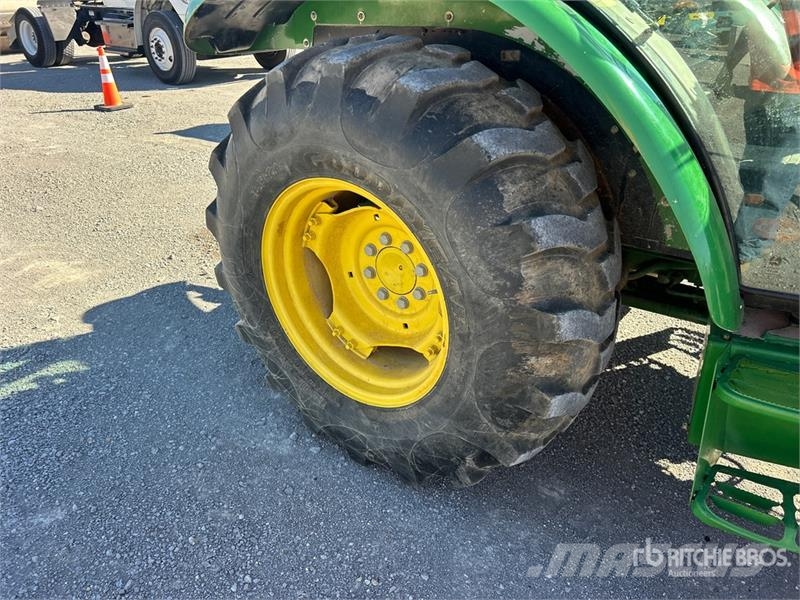 John Deere 5075E Compacttrekkers