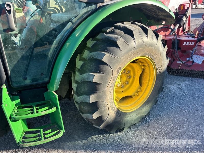 John Deere 5075E 小型曳引機