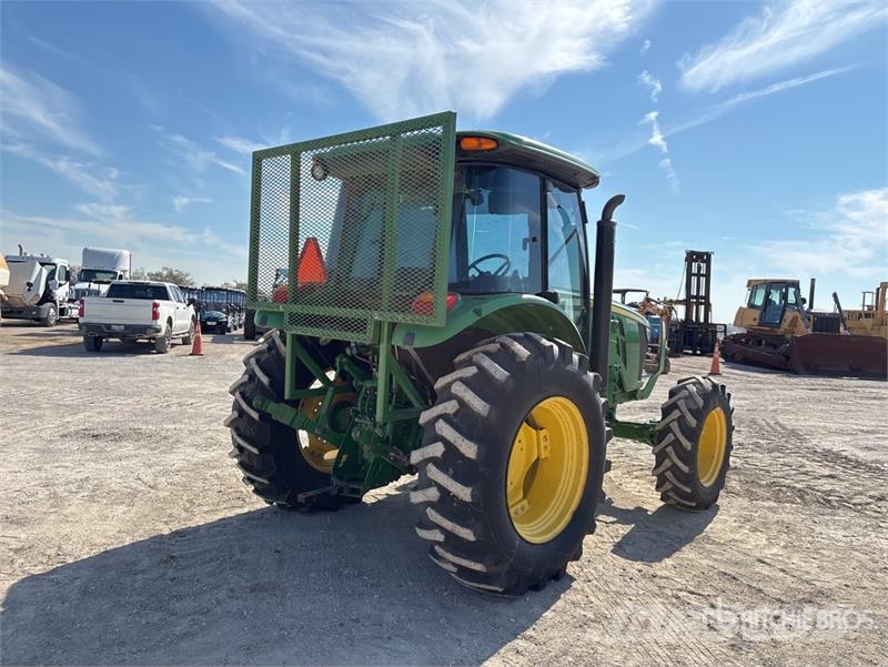 John Deere 5100E الجرارات