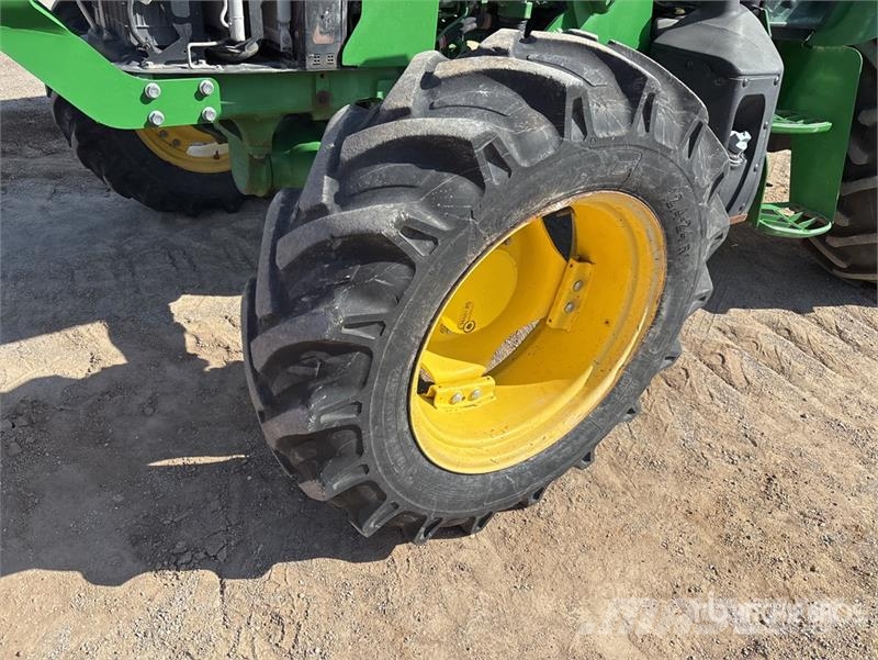 John Deere 5100E الجرارات
