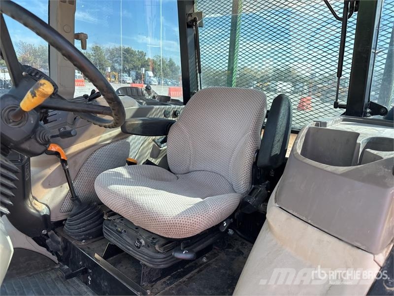 John Deere 5100E الجرارات