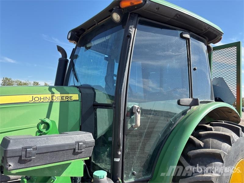 John Deere 5100E الجرارات