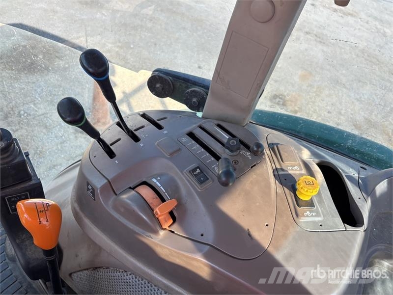 John Deere 5100E الجرارات