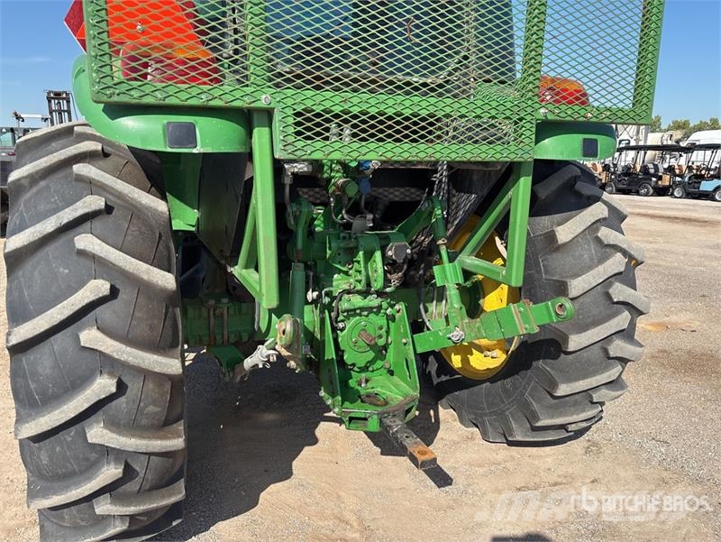John Deere 5100E الجرارات