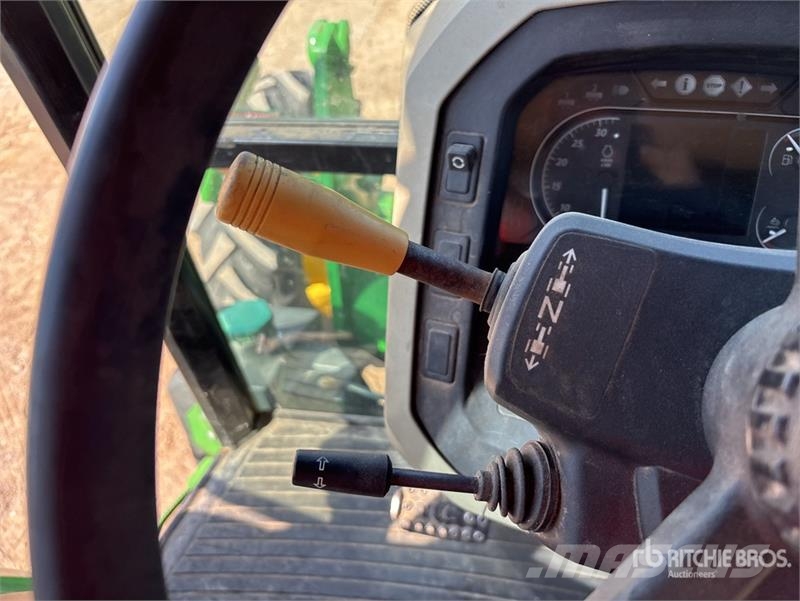 John Deere 5100E الجرارات