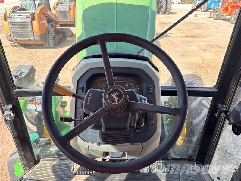 John Deere 5100E الجرارات