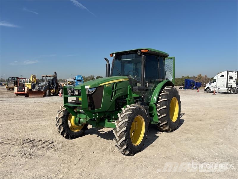 John Deere 5100E الجرارات