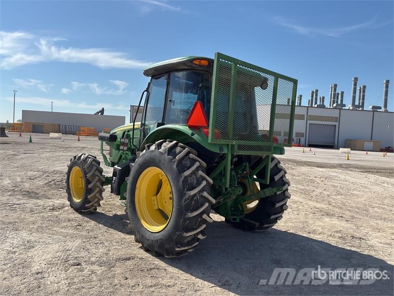 John Deere 5100E الجرارات