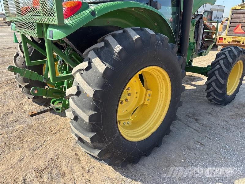 John Deere 5100E الجرارات