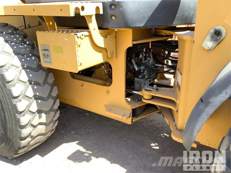 John Deere 524K Фронтальные погрузчики