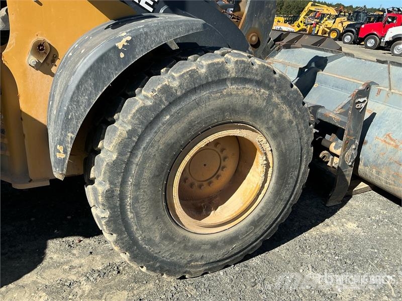 John Deere 544 P-Tier Pale gommate