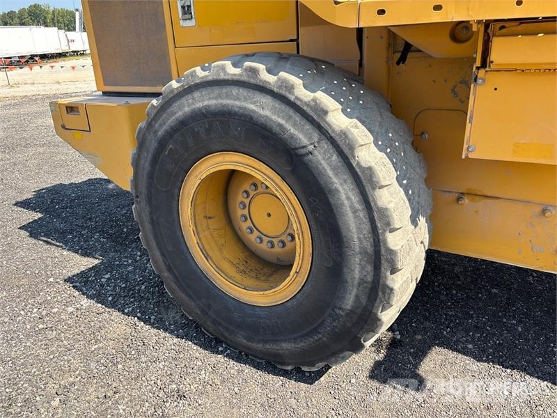 John Deere 544 P-Tier Kolesni nakladalci