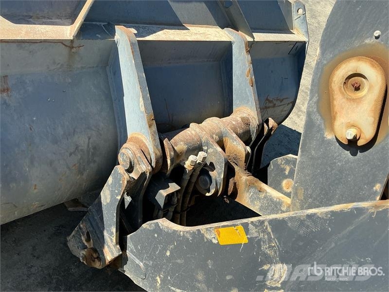John Deere 544 P-Tier Pale gommate