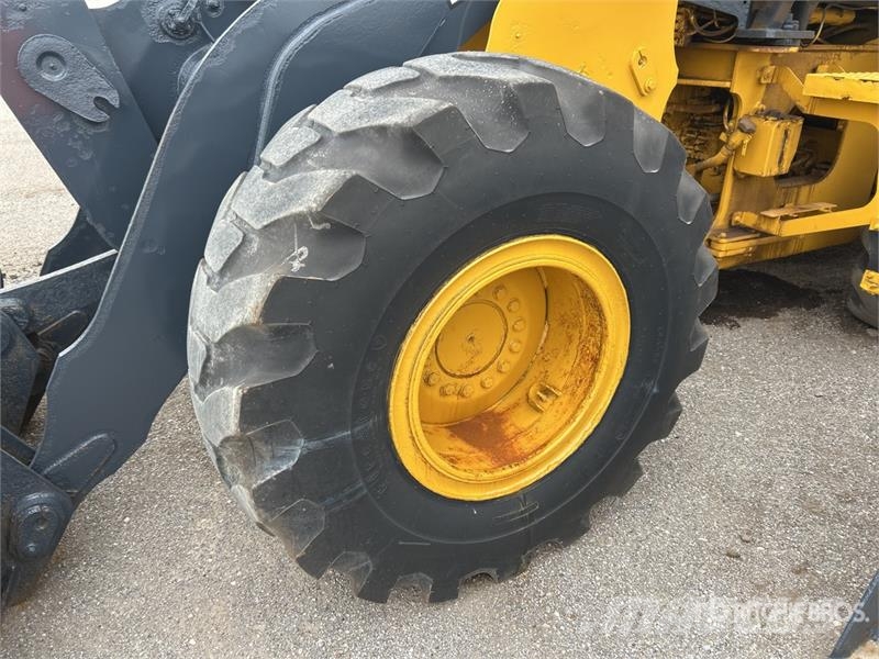 John Deere 544L Wheel Loader Фронтальні навантажувачі