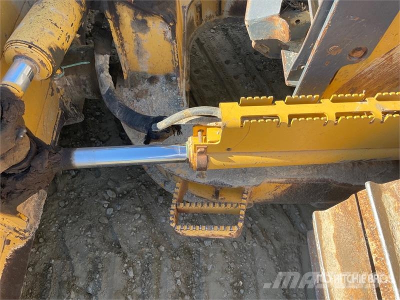 John Deere 550J Crawler dozers