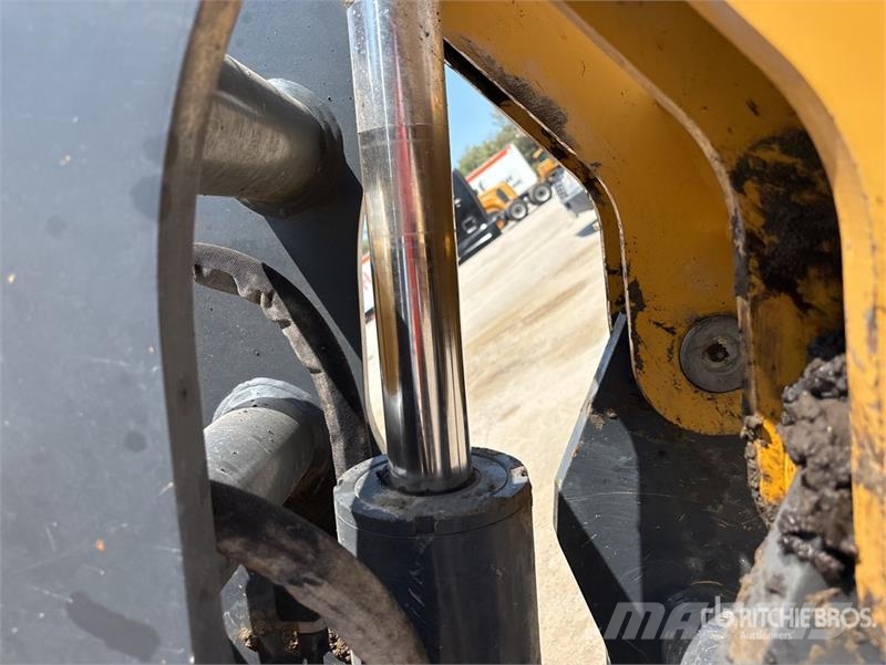 John Deere 550K Crawler Dozer Buldooserid