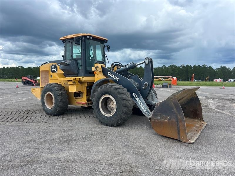 John Deere 624L Wheel Loader Pale gommate