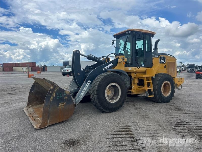 John Deere 624L Wheel Loader Pale gommate