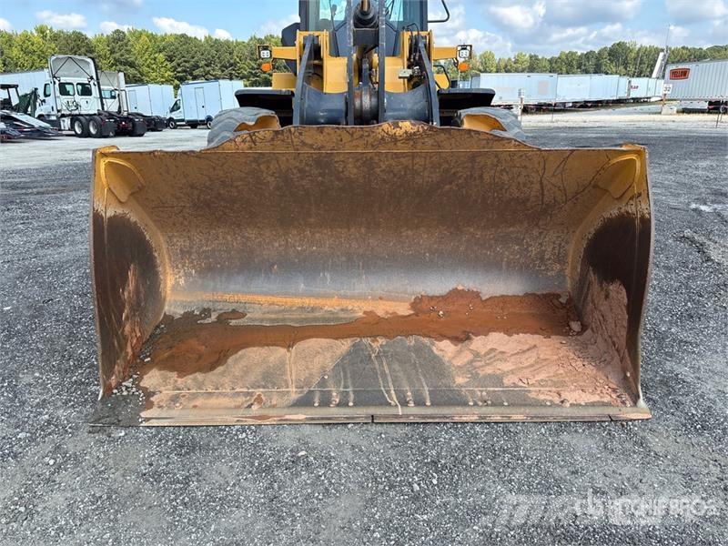 John Deere 624P Wheel Loader Pale gommate