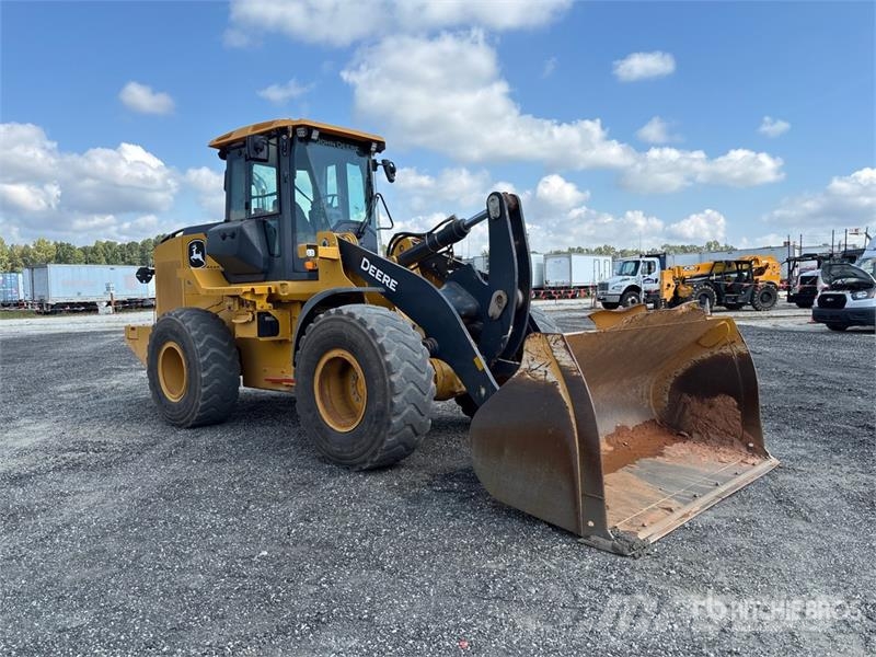 John Deere 624P Wheel Loader Pale gommate