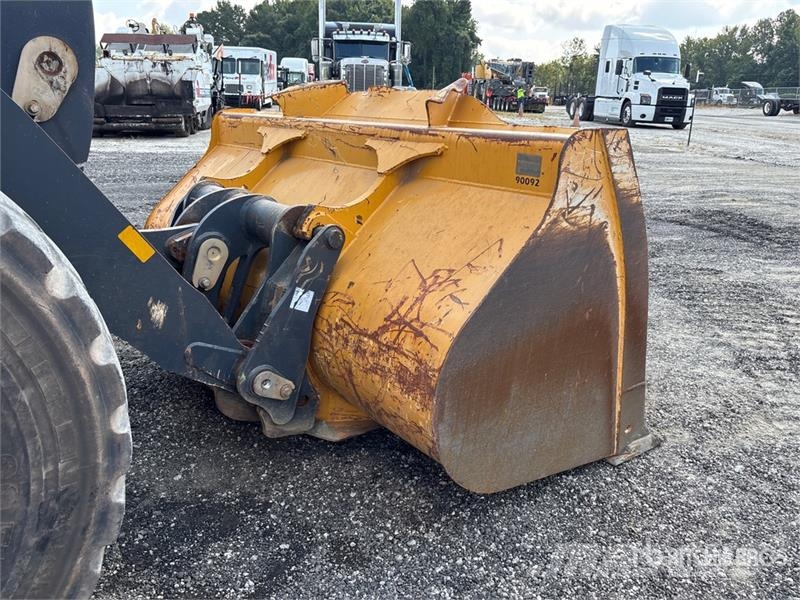 John Deere 624P Wheel Loader Pale gommate