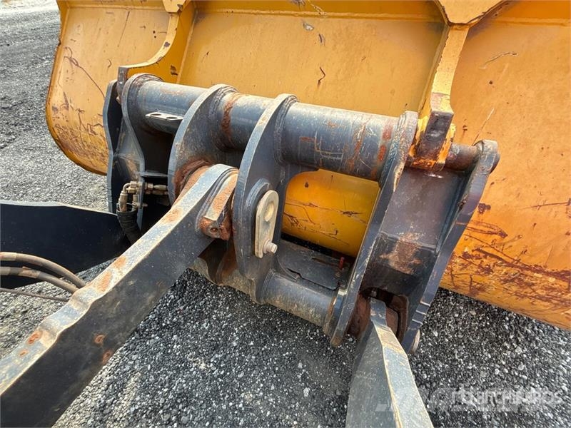 John Deere 624P Wheel Loader Pale gommate