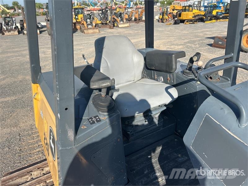 John Deere 650J LGP Vikšriniai buldozeriai