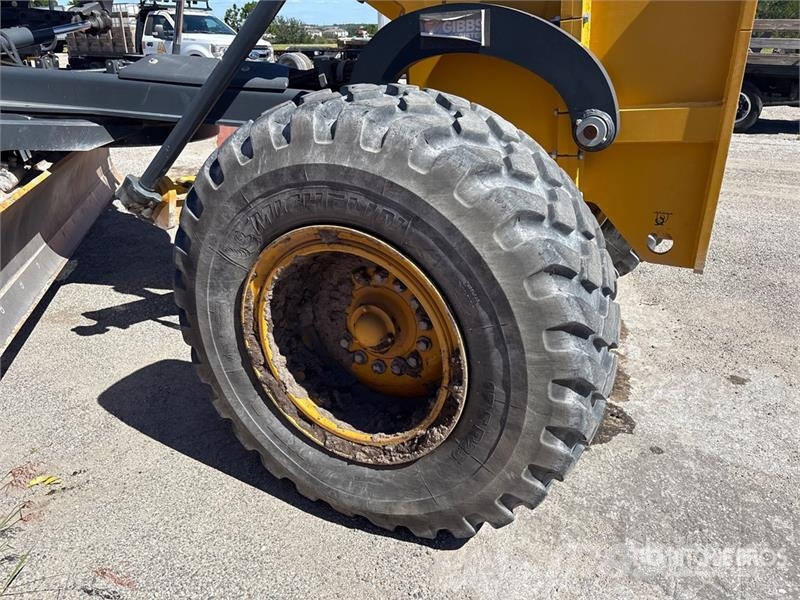 John Deere 670GP Motor Grader معدات تمهيد الطرق