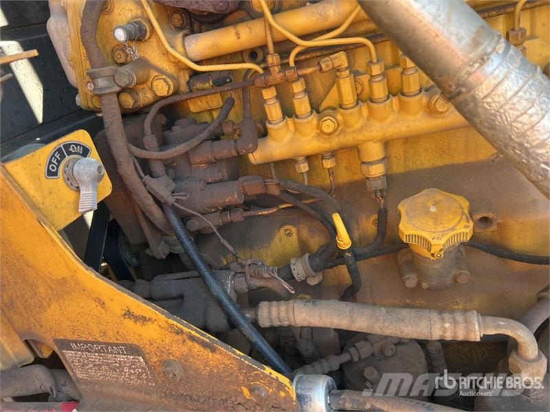 John Deere 672D Грейдери