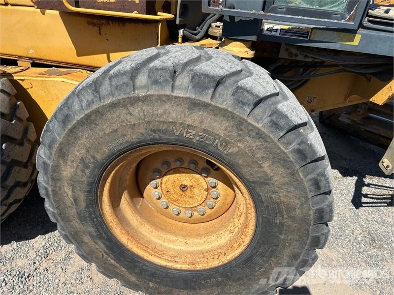 John Deere 672D Грейдери