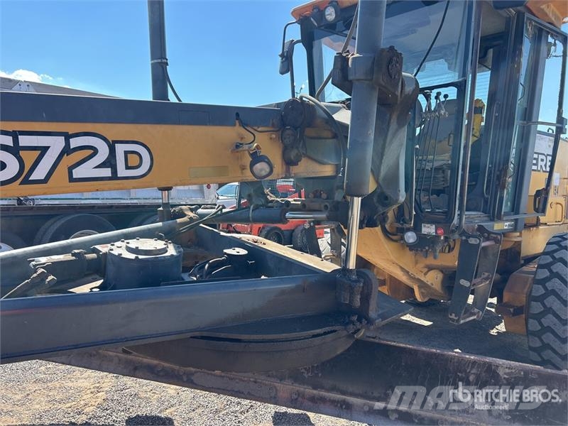John Deere 672D Грейдери