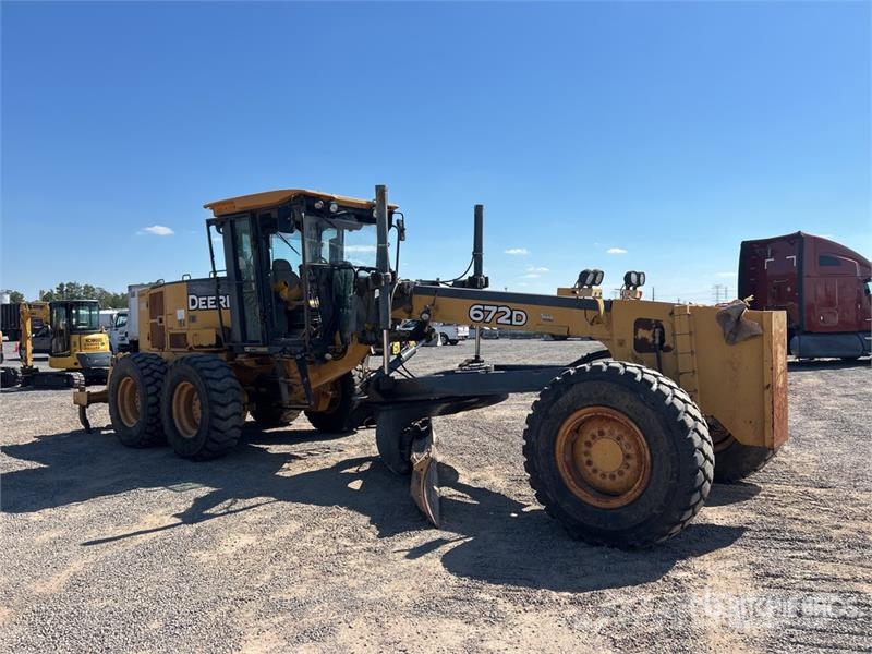 John Deere 672D Грейдери
